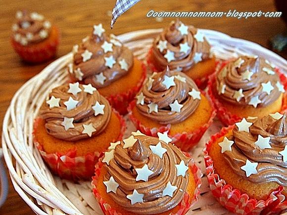Waniliowe babeczki z nadzieniem bananowym i kremem Nutella