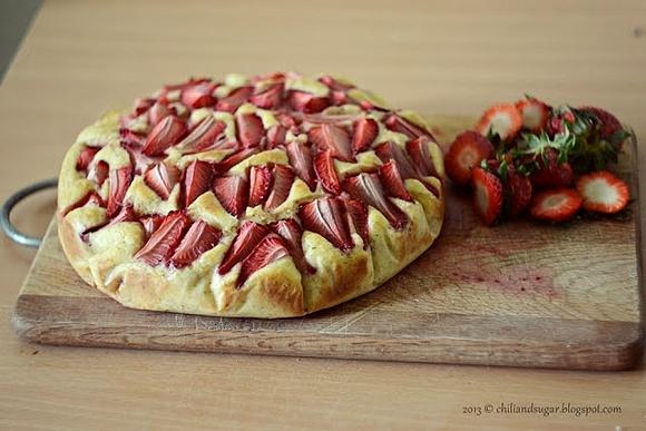 Maślankowe ciasto z truskawkami i lekką konsystencją