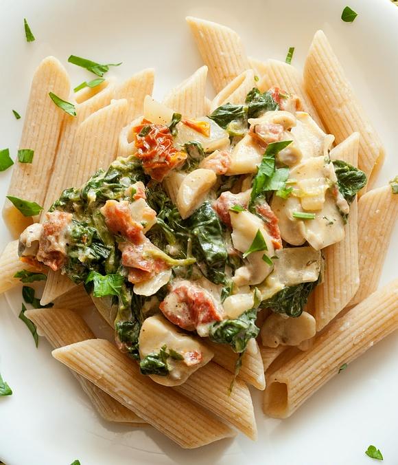 Penne ze szpinakiem w sosie śmietanowym