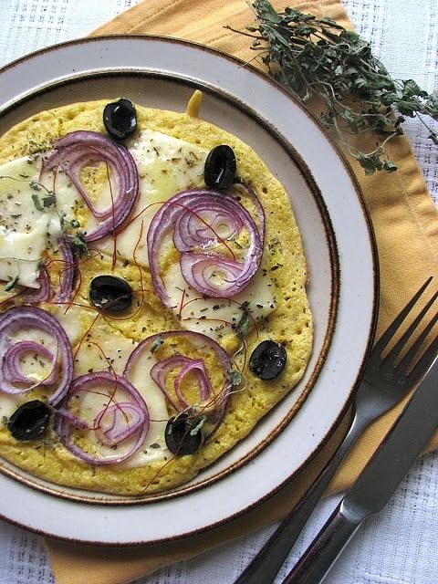 Pizza kukurydziana z patelni bez mąki pszennej