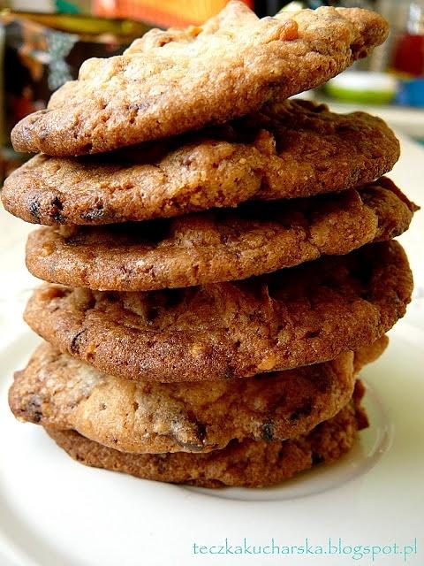 Amerykańskie ciasteczka Cookies z czekoladą i płatkami kukurydzianymi