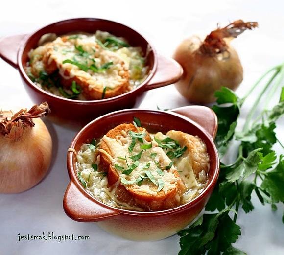Francuska zupa cebulowa au gratin według Julii Child