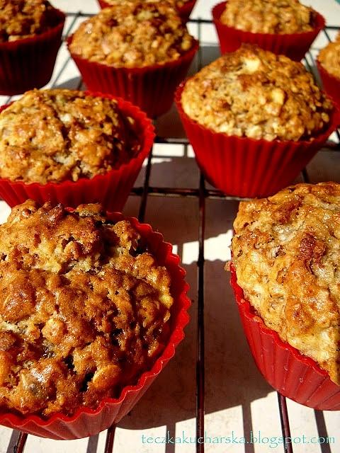 Muffinki owsiane z jabłkami i bakaliami