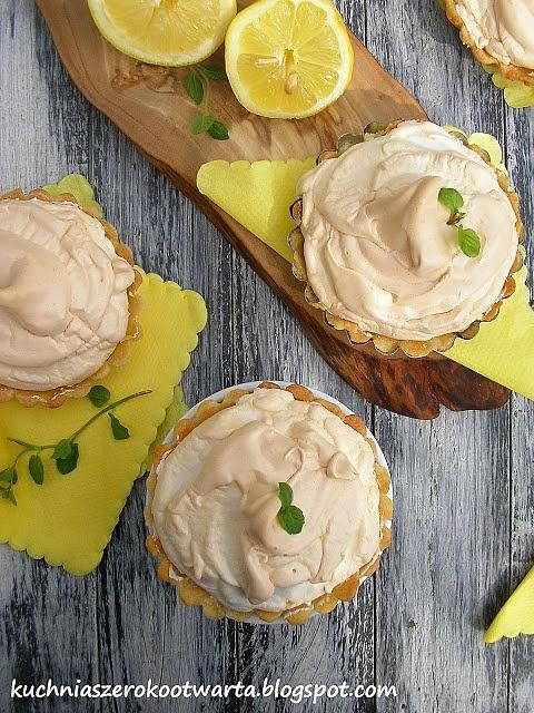 Tartaletki z lemon curd i bezą
