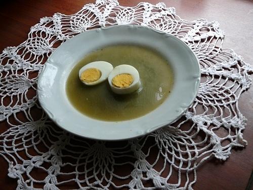 Zupa z młodych pokrzyw ze szczawiem i miętą