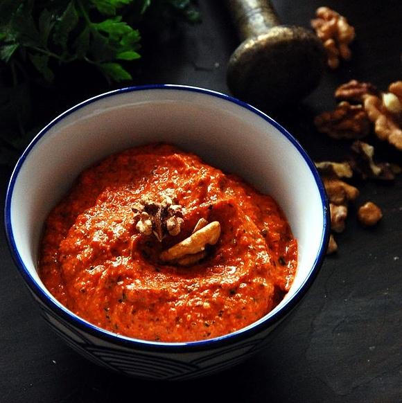 Muhammara – Arabska pasta z papryki i orzechów