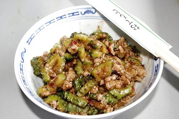 Gorzki melon z wieprzowiną w sosie ze sfermentowanej czarnej fasoli