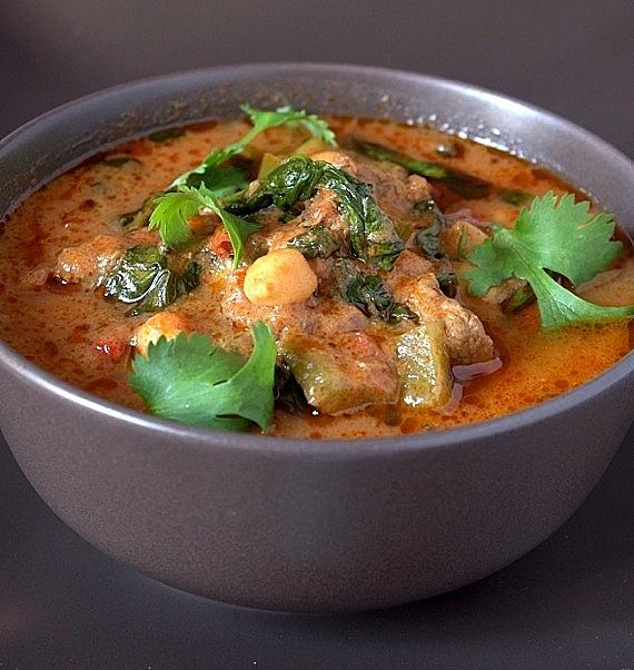 Curry wołowe z ciecierzycą