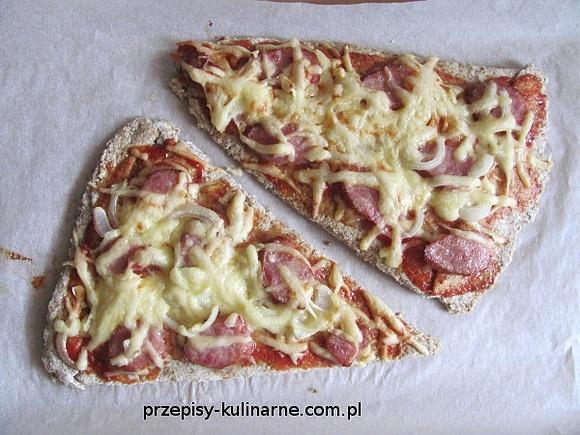 Wiejska pizza trójkątna