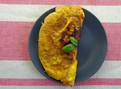 Omlet z parówką i serem