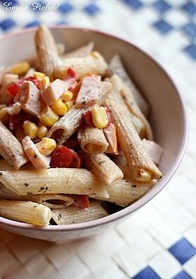 Sałatka z makaronem penne