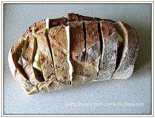 Grillowana bagietka z masłem czosnkowym
