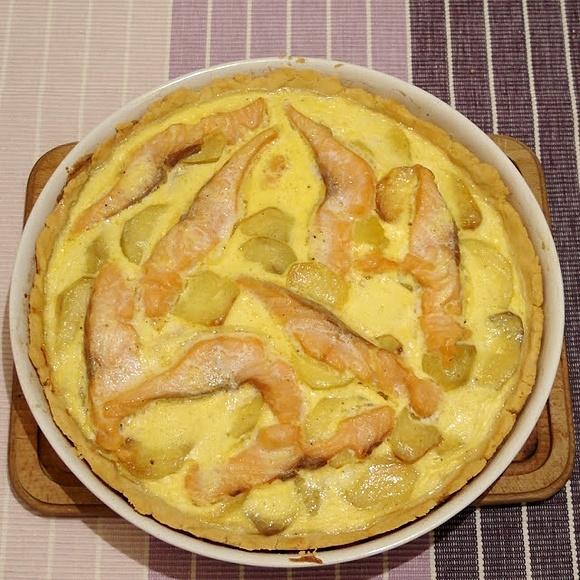 Tarta z łososiem i ziemniakami