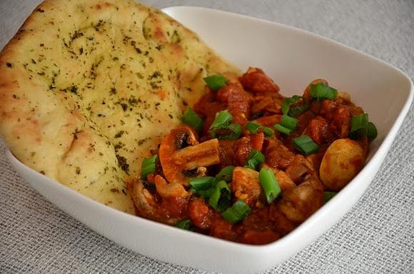 Curry z pieczarek i pomidorów