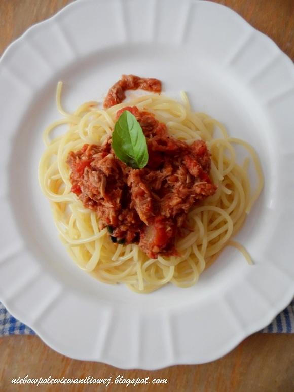 Spaghetti z tuńczykiem i pomidorami