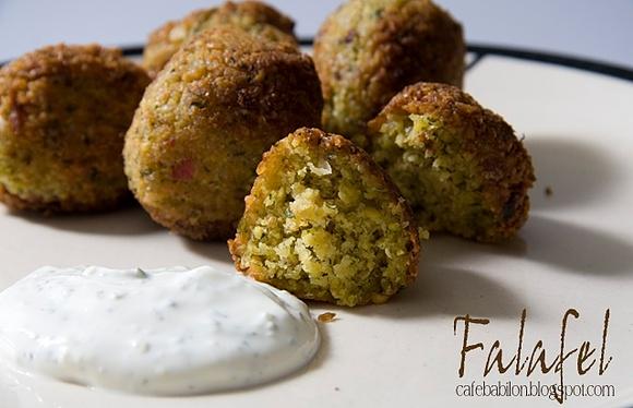 Falafel - przepis na wegetariańskie kotleciki z ciecierzycy