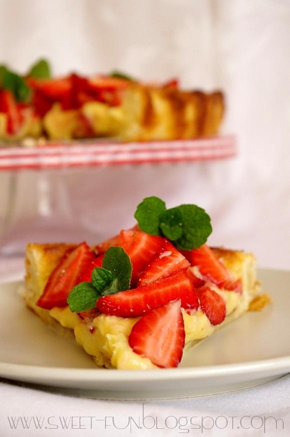 Tarta truskawkowa z kremem waniliowym