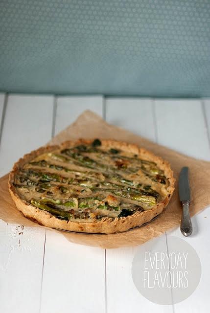 Tarta ze szparagami i szpinakiem