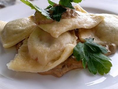 Grzybowe ravioli z orzechami i ricottą