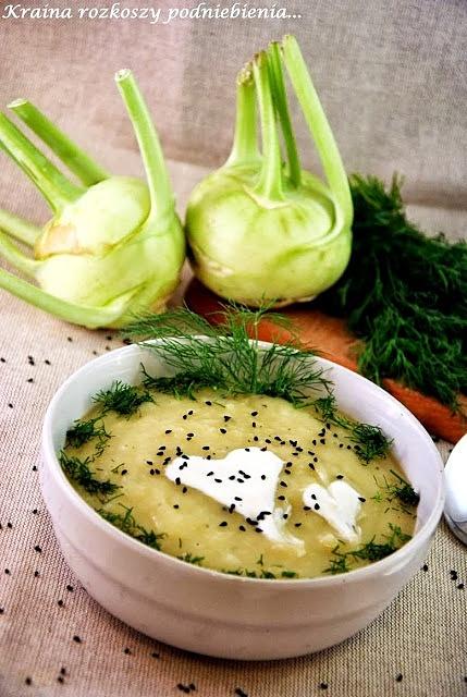 Zupa krem z kalarepki z czarnuszką