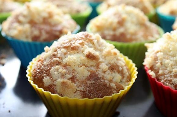 Muffiny z rabarbarem i kruszonką