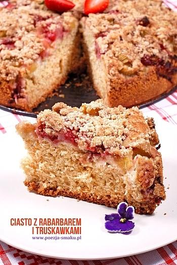Proste ciasto z rabarbarem i truskawkami