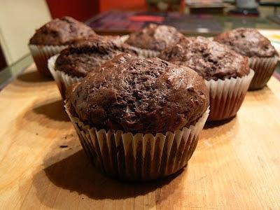 Podwójnie czekoladowe muffiny z malinami