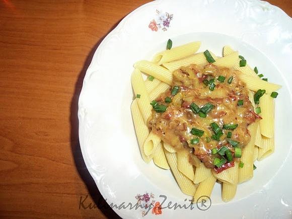 Penne z szynką parmeńską i gorgonzolą