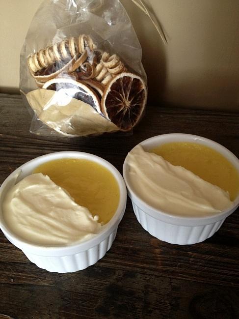 Mus z białej czekolady z lemon curd