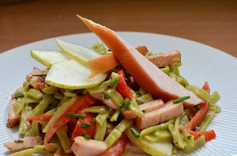 Tagliatelle z gruszką i wędzonym kurczakiem