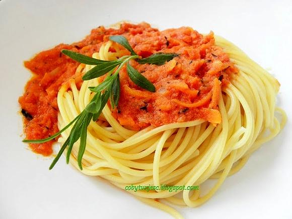 Sos do spaghetti z tymiankiem i lawendą