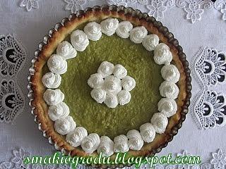 Tarta z rabarbarem i bitą śmietaną