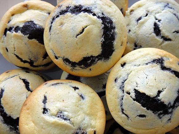 Muffiny czekoladowe z kremowym serkiem biały