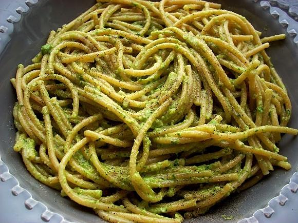 Spaghetti z wegańskim pesto genovese