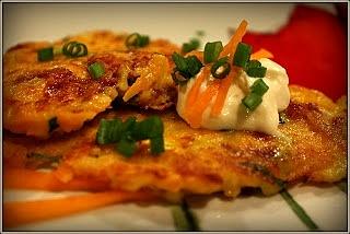 Placki dyniowo-ziemniaczane z boczkiem i parmezanem