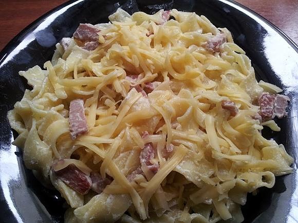 Tagliatelle z szynką i śmietaną