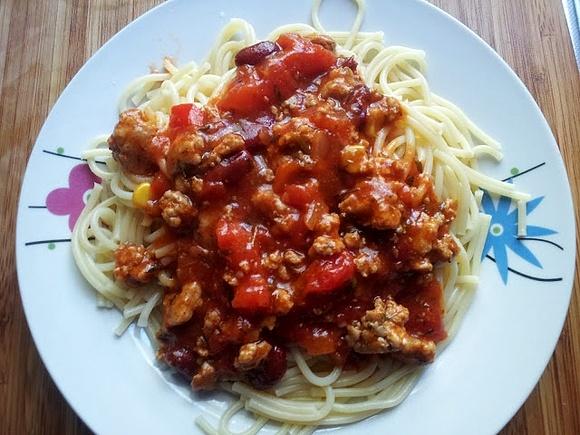 Spaghetti z sosem meksykańskim