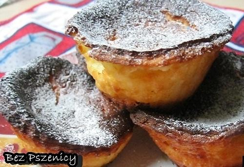 Mini serniczki ze śliwką przepis na pieczone ciasto