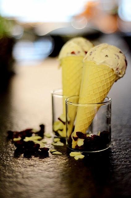 Lody o smaku Amaretto na serku mascarpone
