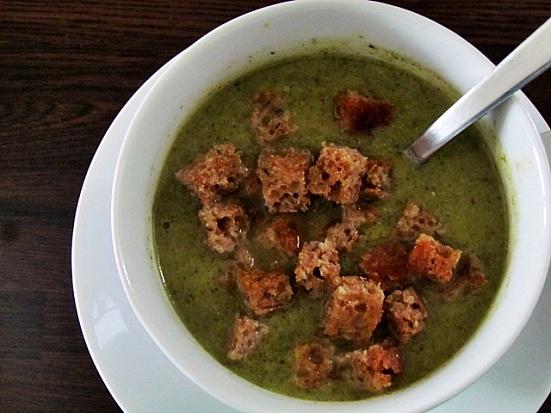 Zupa brokułowa z nutką chilli