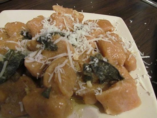 Dyniowe gnocchi z maślanym sosem szałwiowym