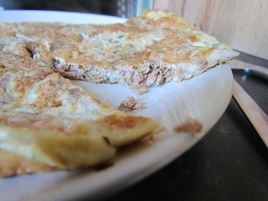 Tuńczykowo-cebulowy omlet