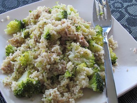 Sałatka z cous cous i tuńczykiem