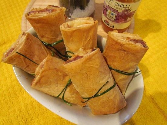 Paczuszki filo z prosciutto i mozzarellą