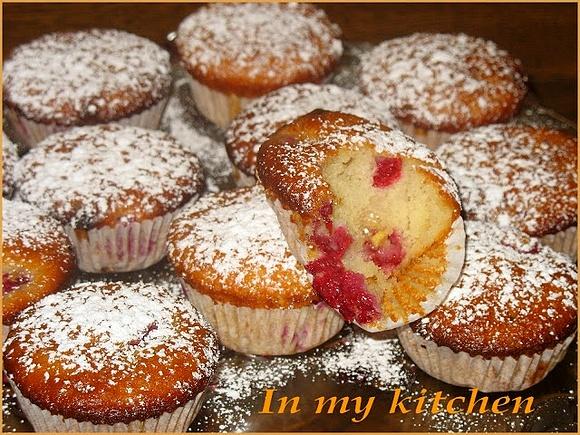 Muffiny z malinami i białą czekoladą