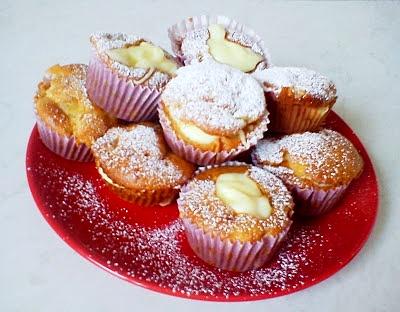 Lekkie muffiny z rabarbarem i budyniem