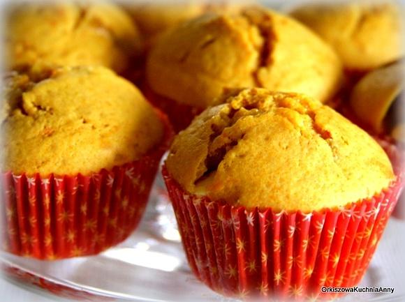 Śmietankowe muffinki z kurkumą i białą czekoladą