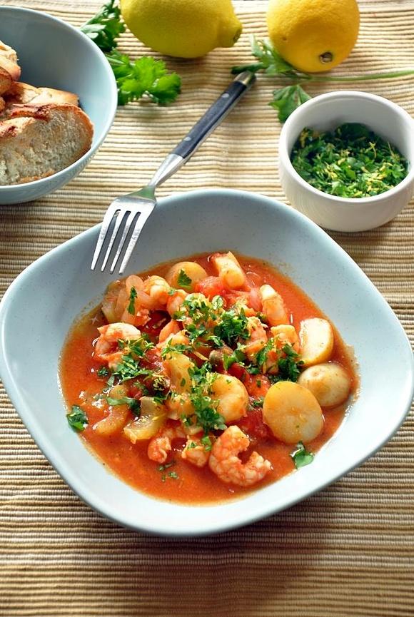 Krewetki duszone z pomidorami i gremolata