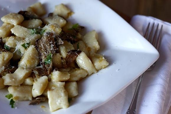 Kopytka z pecorino romano i borowikami