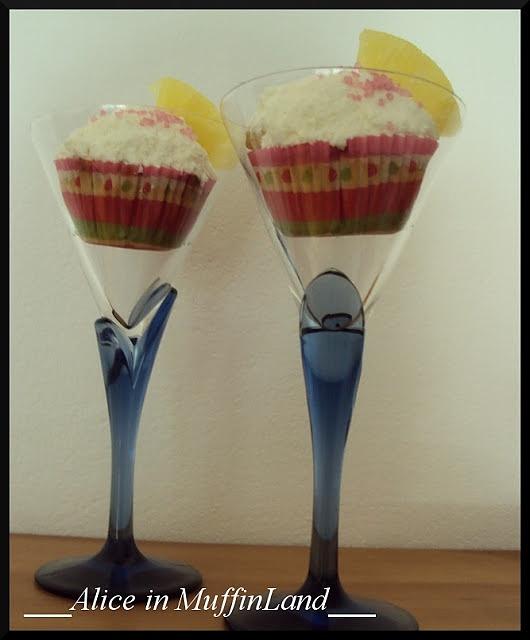 Piña Colada z ananasem i rumem – przepis na deser i drink